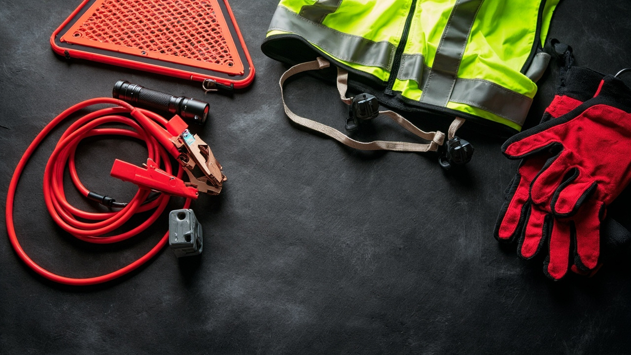 Kit emergenza auto: cosa è obbligatorio e cosa conviene avere in macchina